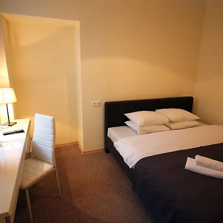 Hotel Papa 3*