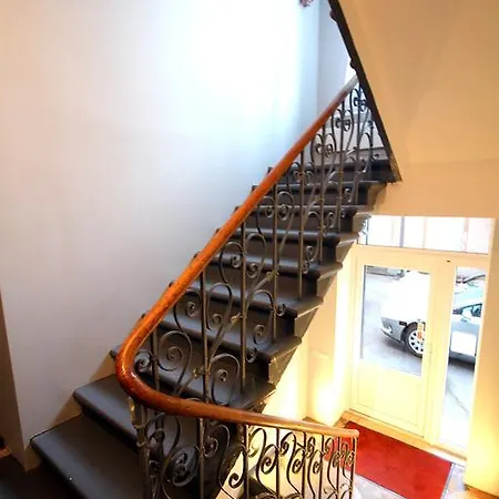 Papa Hotel 3*